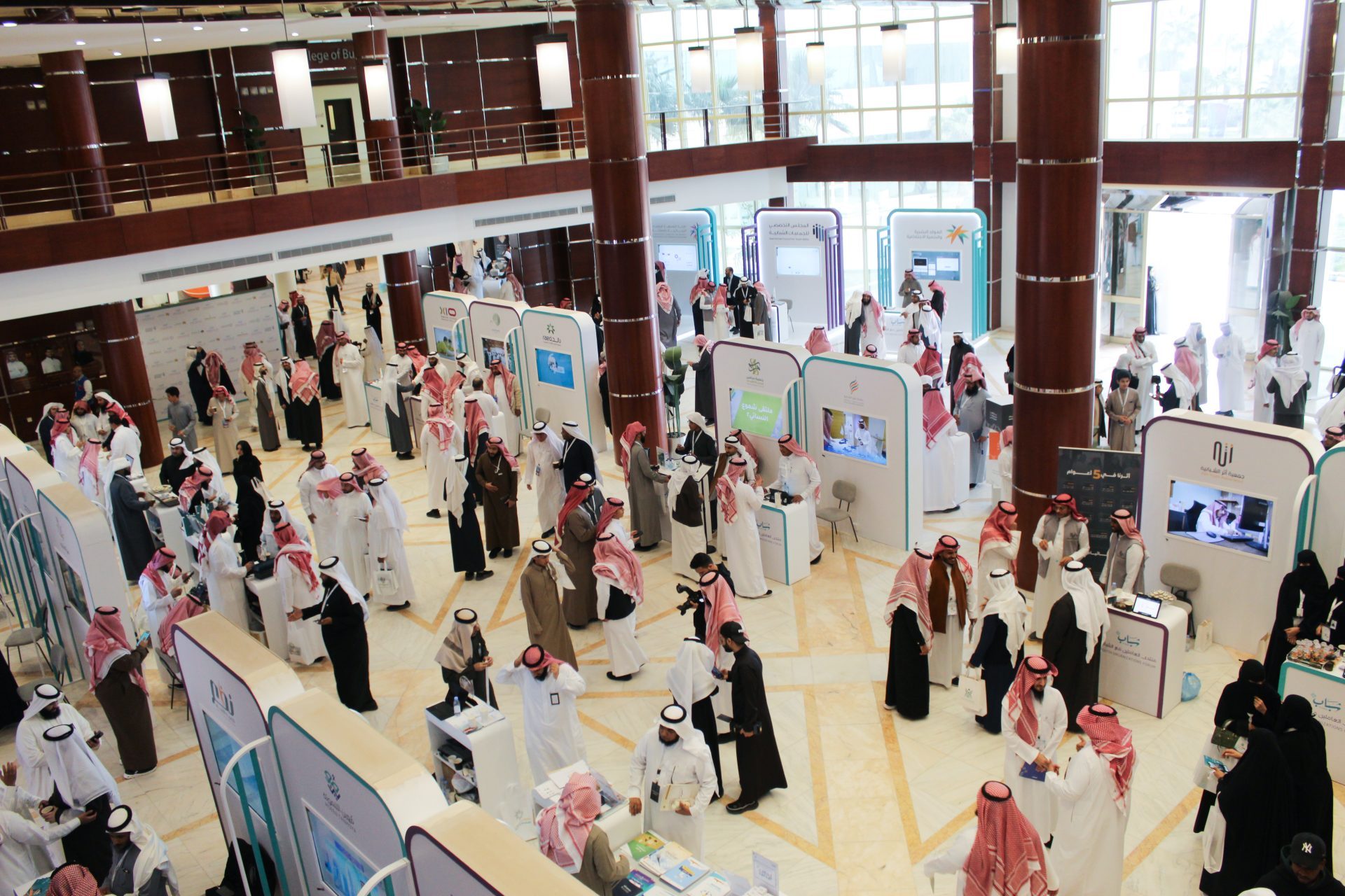 المشاركة في المعرض المصاحب لمنتدى العاملين مع الشباب — صورة 10