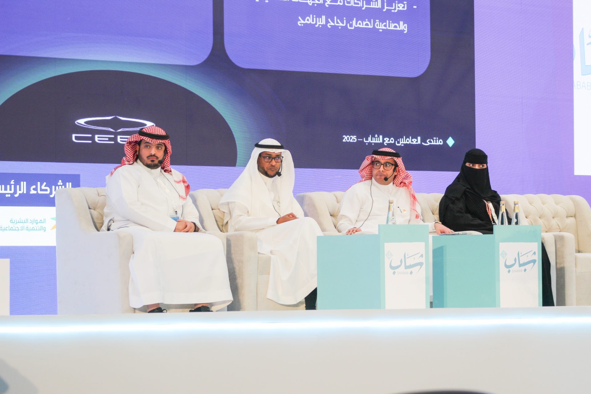 المشاركة في المعرض المصاحب لمنتدى العاملين مع الشباب — صورة 12