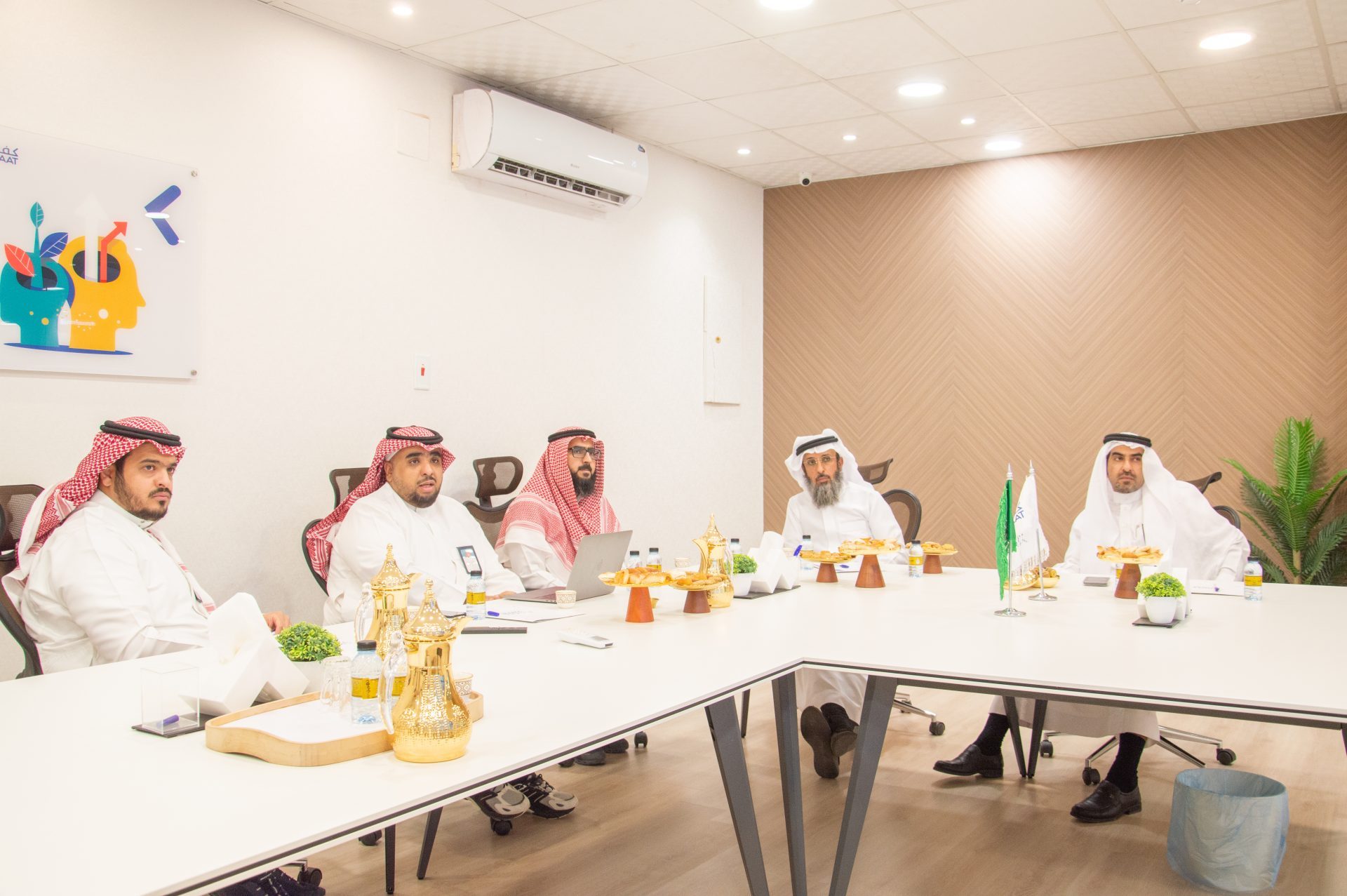 استضافة مساعد مدير التعليم في حائل ( سابقاً ) وعميد كلية العلوم والآداب في جامعة حائل